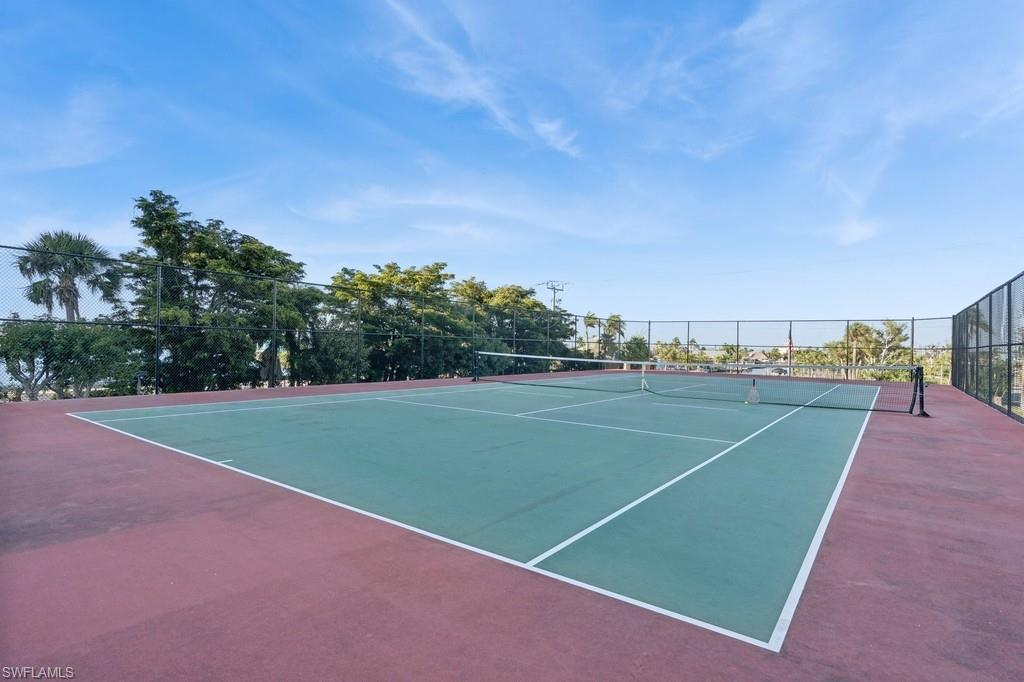 6620 Estero BLVD # 805