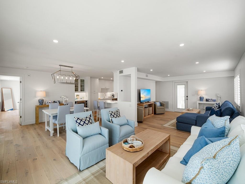 1065 Gulf Shore BLVD N # 301