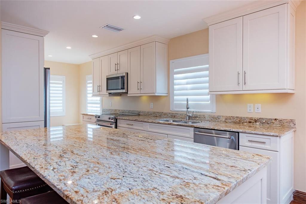 808 Rue de Ville # 35