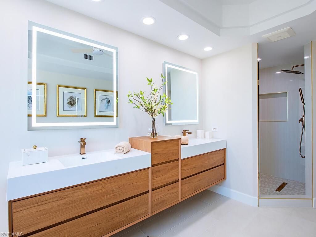 8473 Bay Colony DR # 403