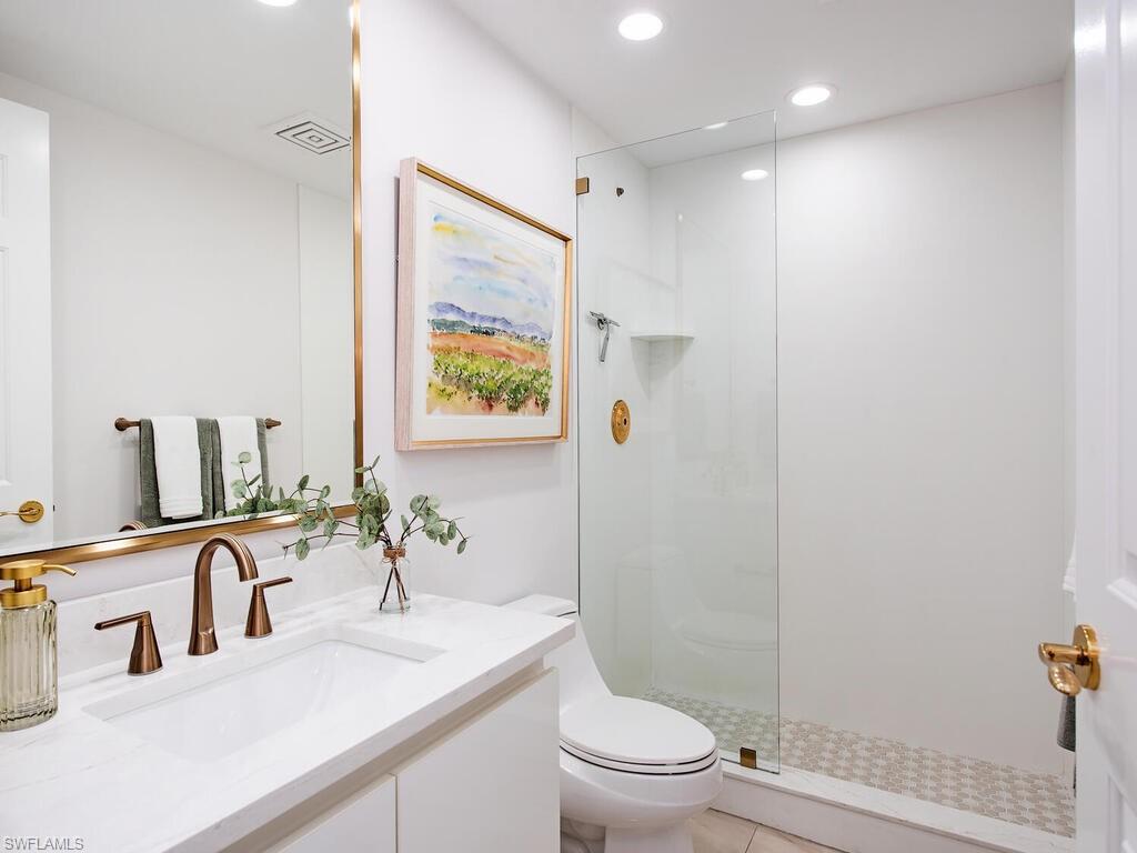 8473 Bay Colony DR # 403