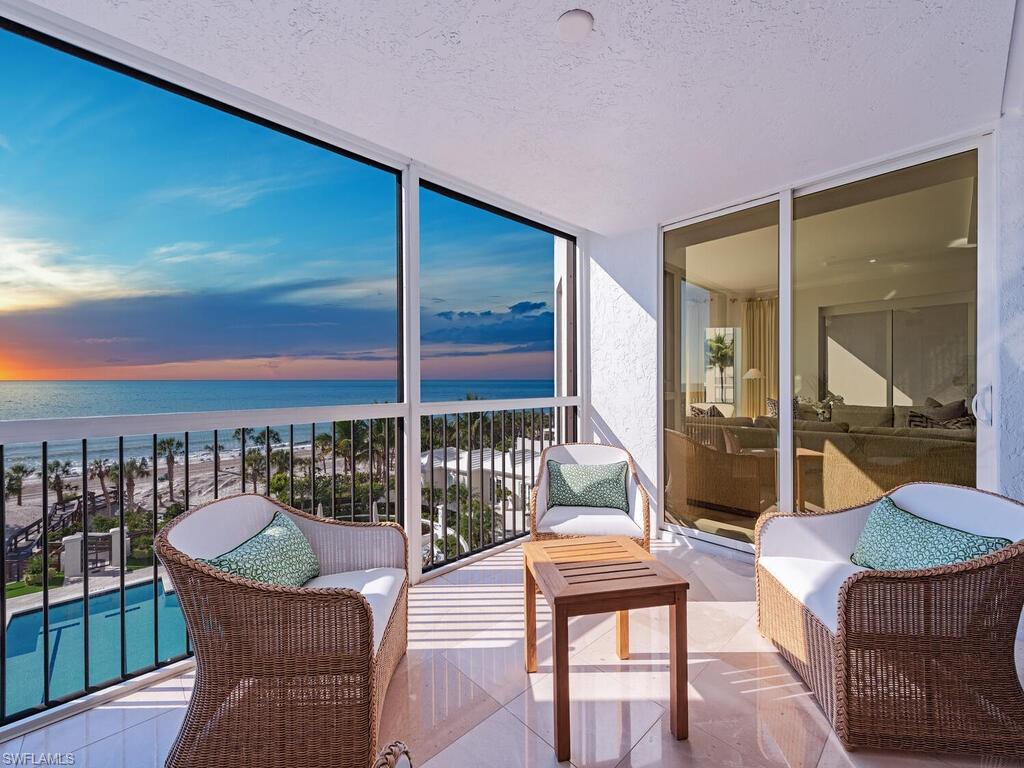 8473 Bay Colony DR # 403