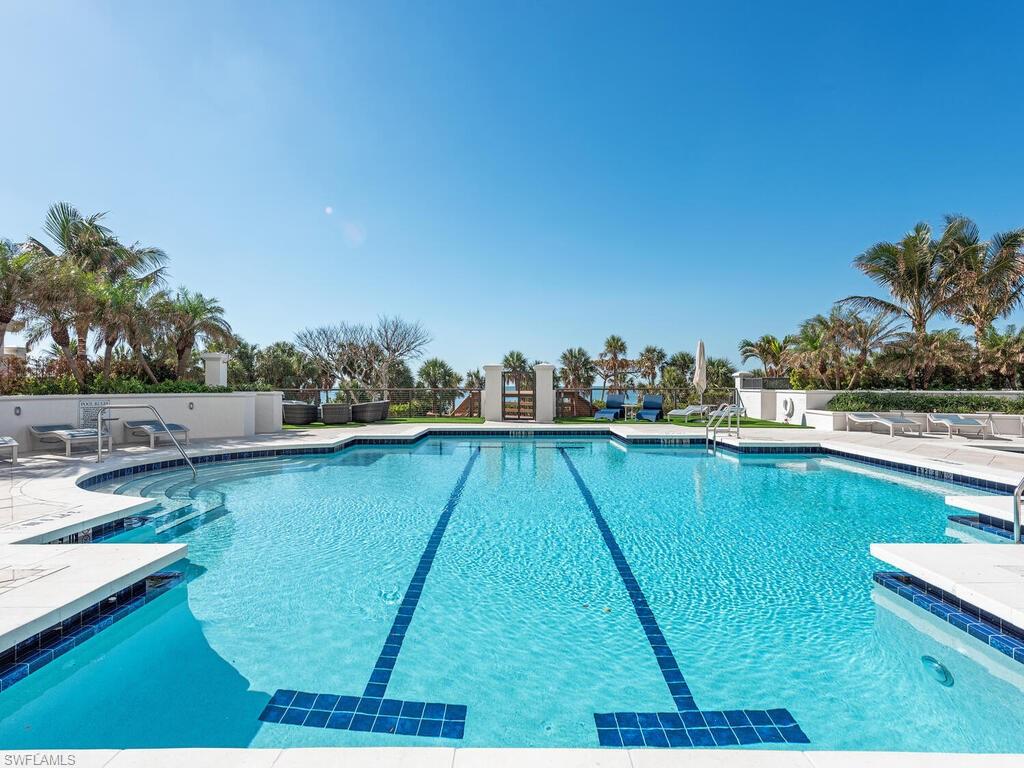 8473 Bay Colony DR # 403