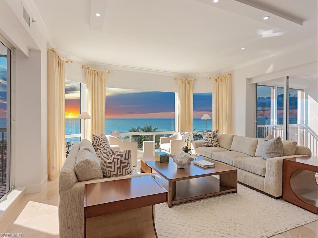 8473 Bay Colony DR # 403