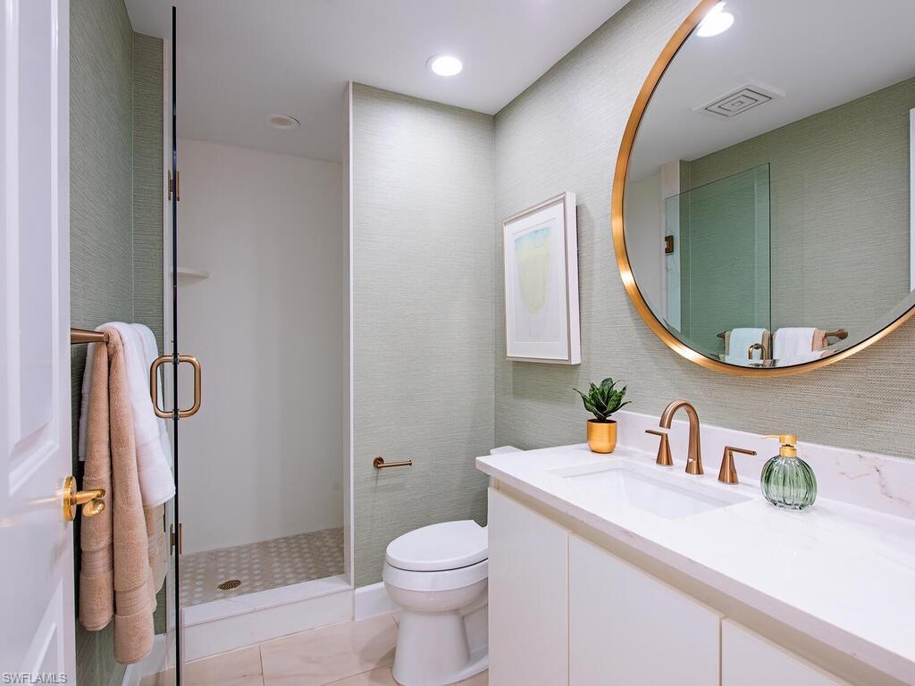 8473 Bay Colony DR # 403