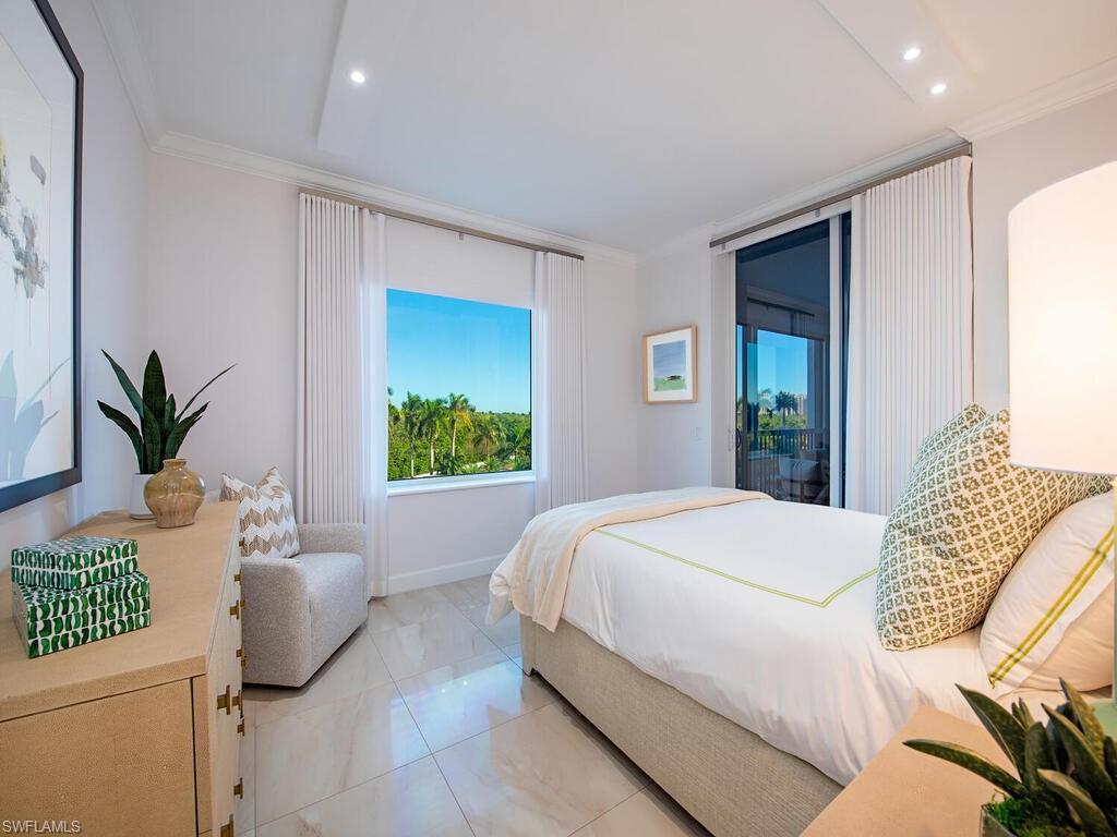 8473 Bay Colony DR # 403