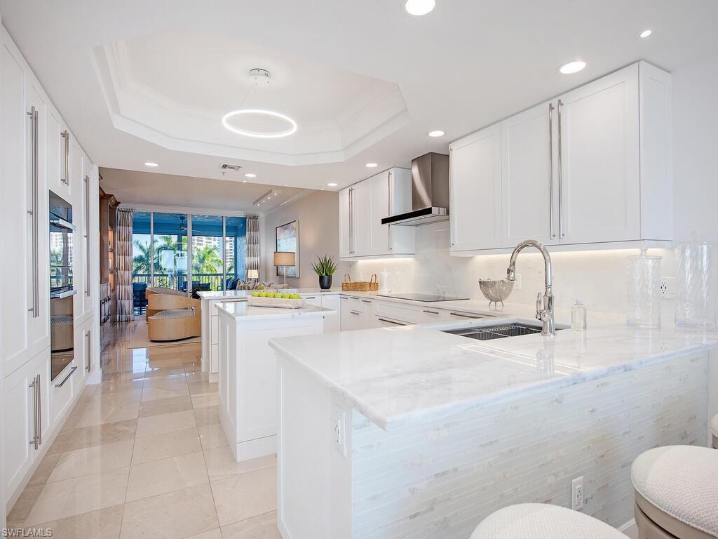 8473 Bay Colony DR # 403