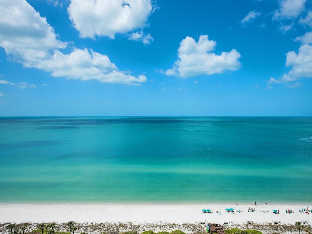 8473 Bay Colony DR # 403