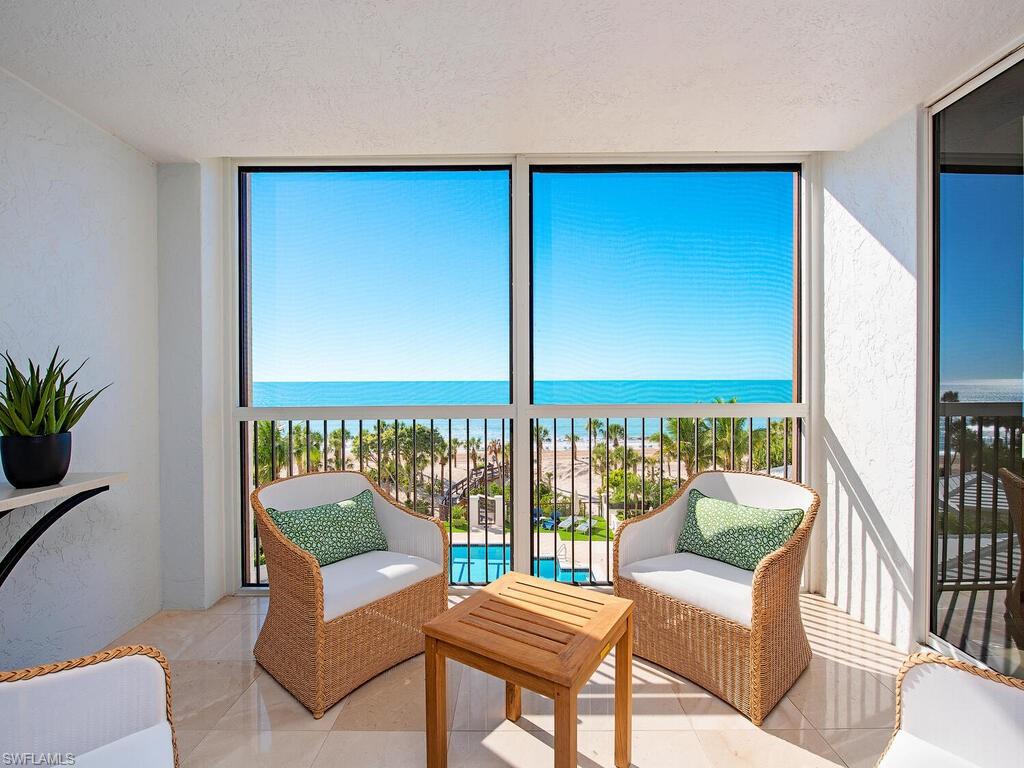 8473 Bay Colony DR # 403