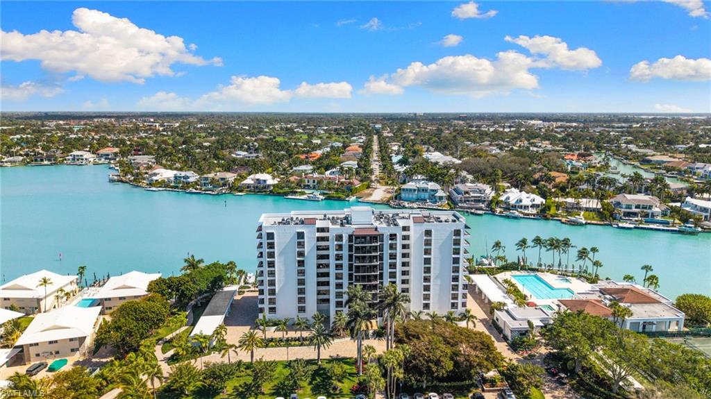 2400 Gulf Shore BLVD N 402