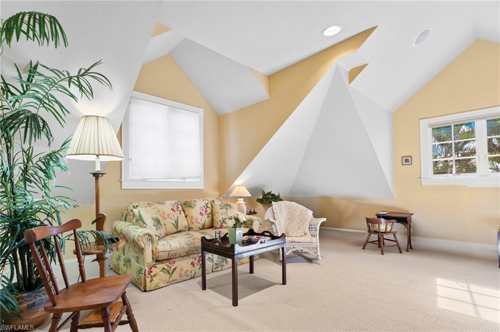 368 Hawser LN