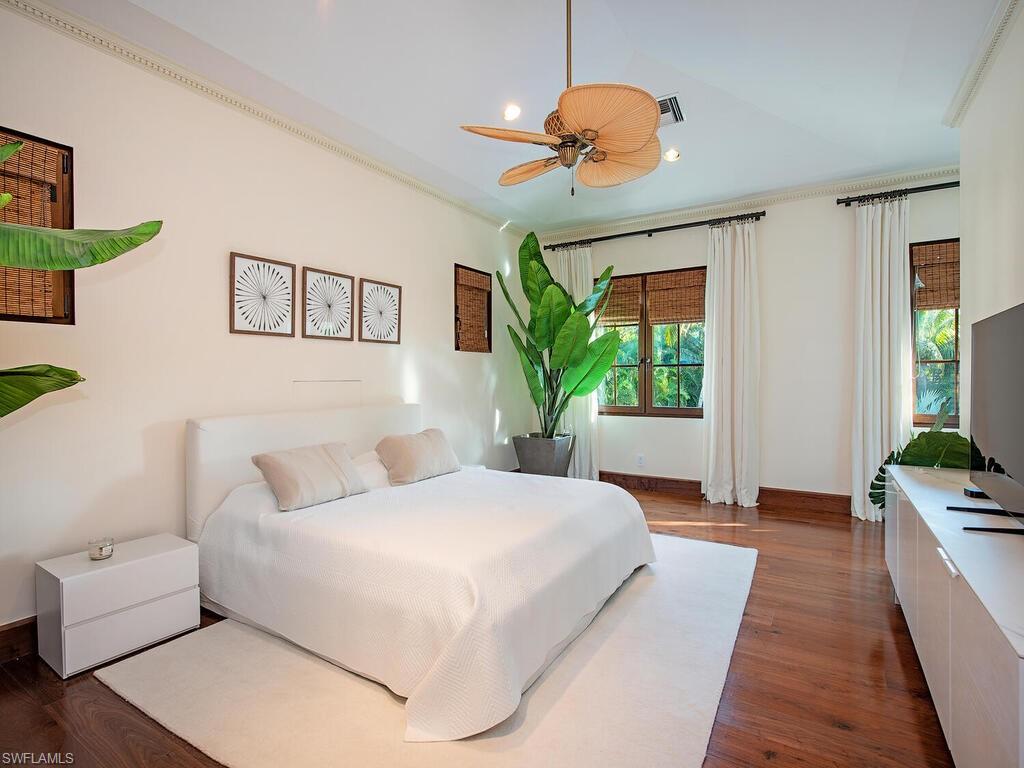 3200 Green Dolphin LN