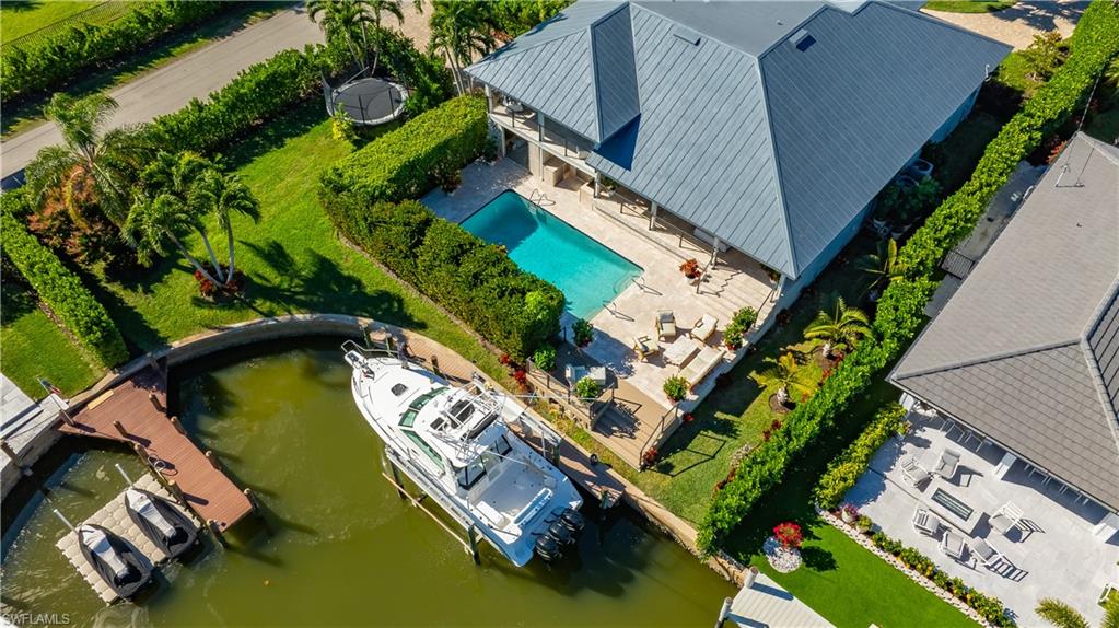 1585 Mullet LN