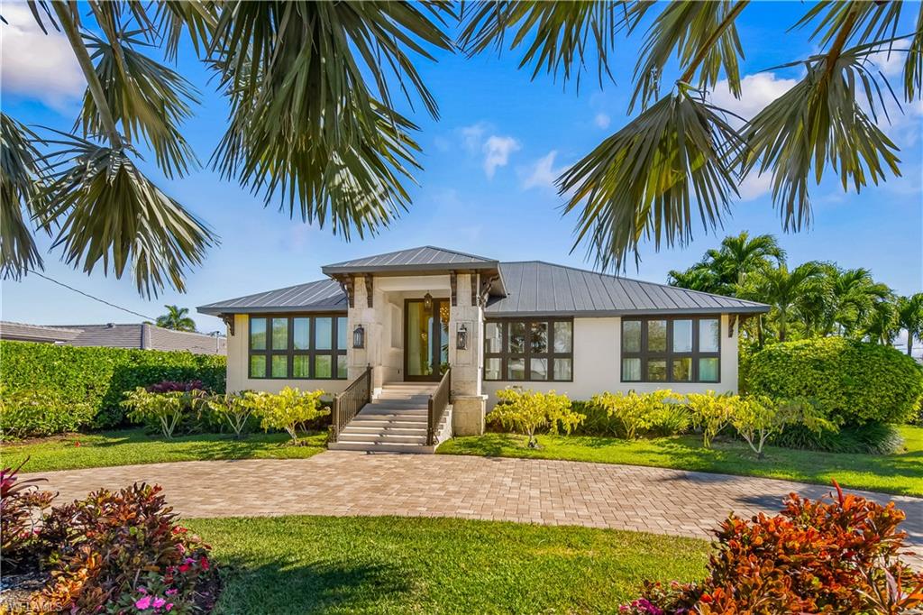 1585 Mullet LN