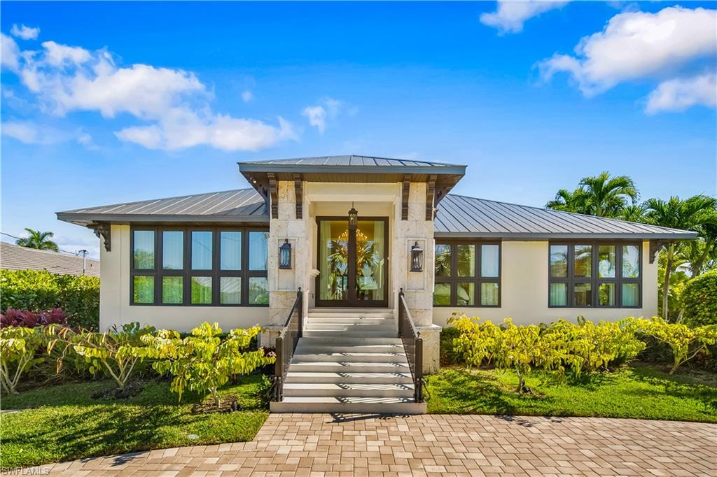 1585 Mullet LN
