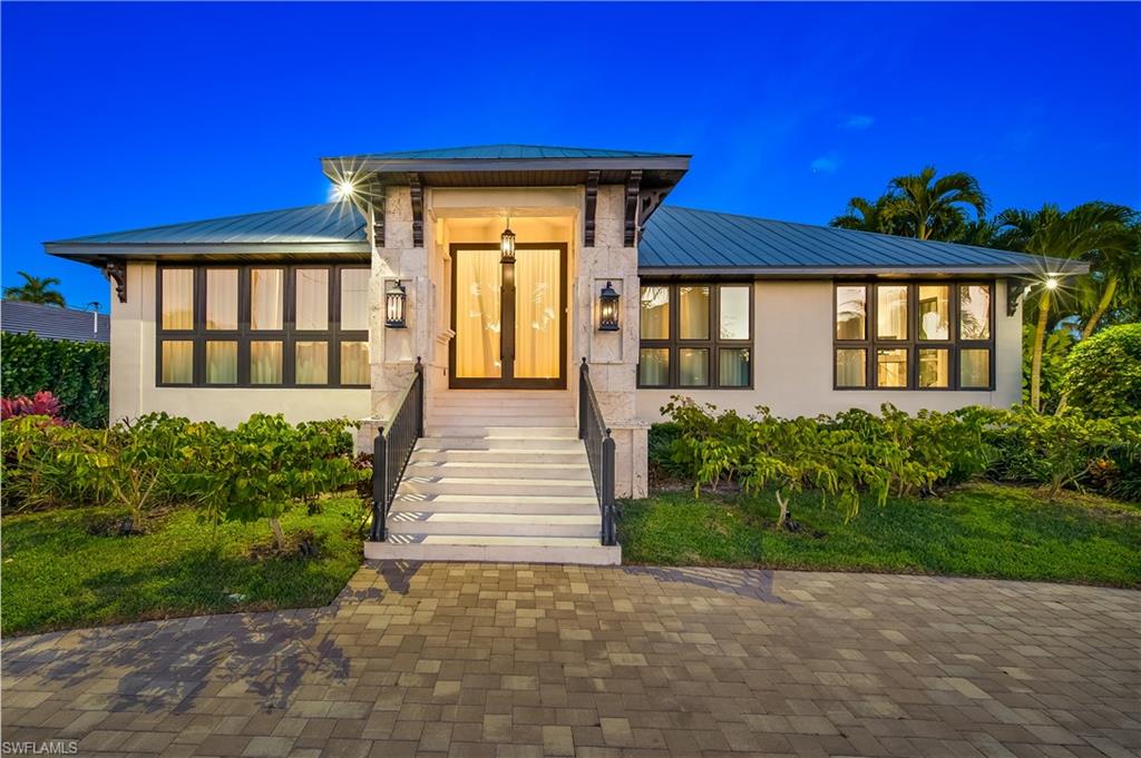 1585 Mullet LN