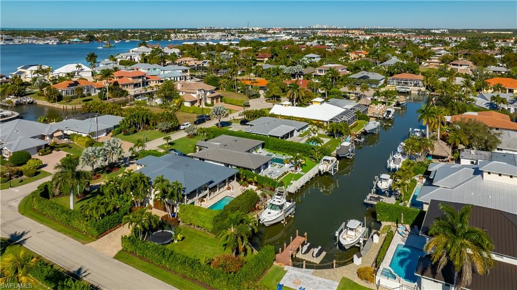 1585 Mullet LN