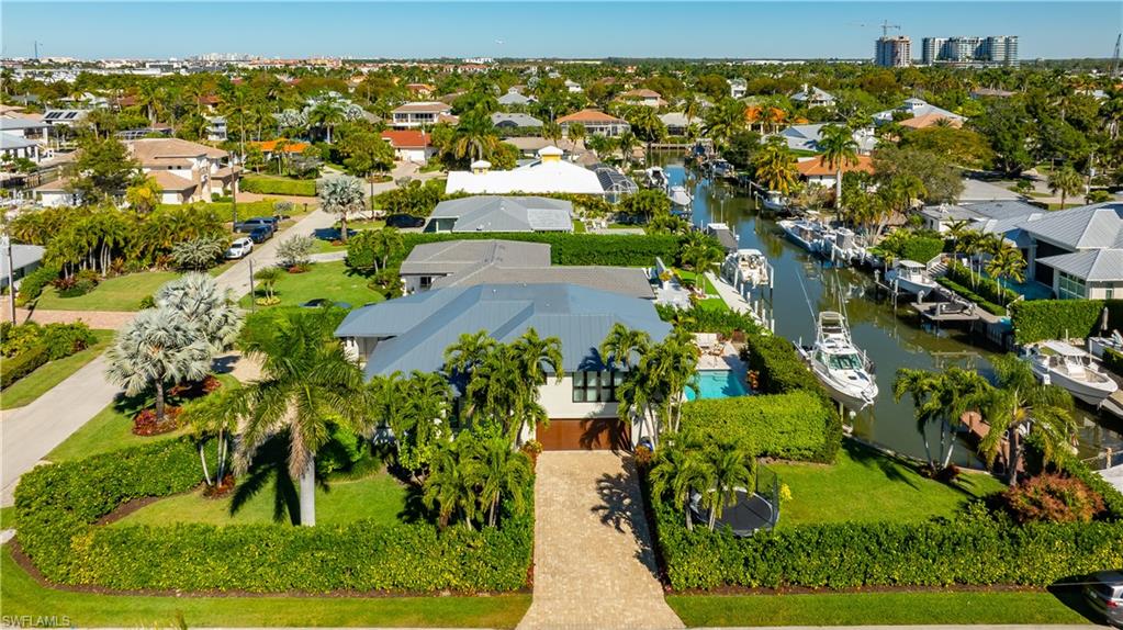 1585 Mullet LN