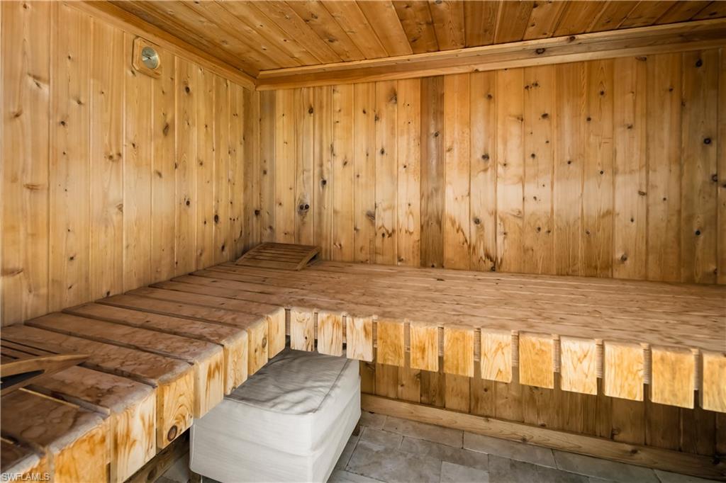 1585 Mullet LN
