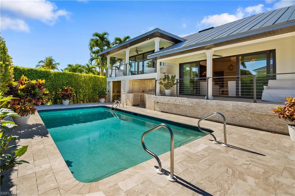 1585 Mullet LN
