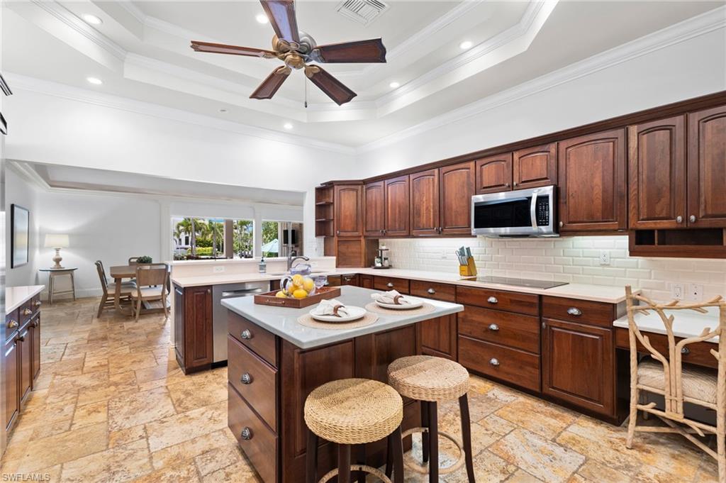 2201 Beacon LN