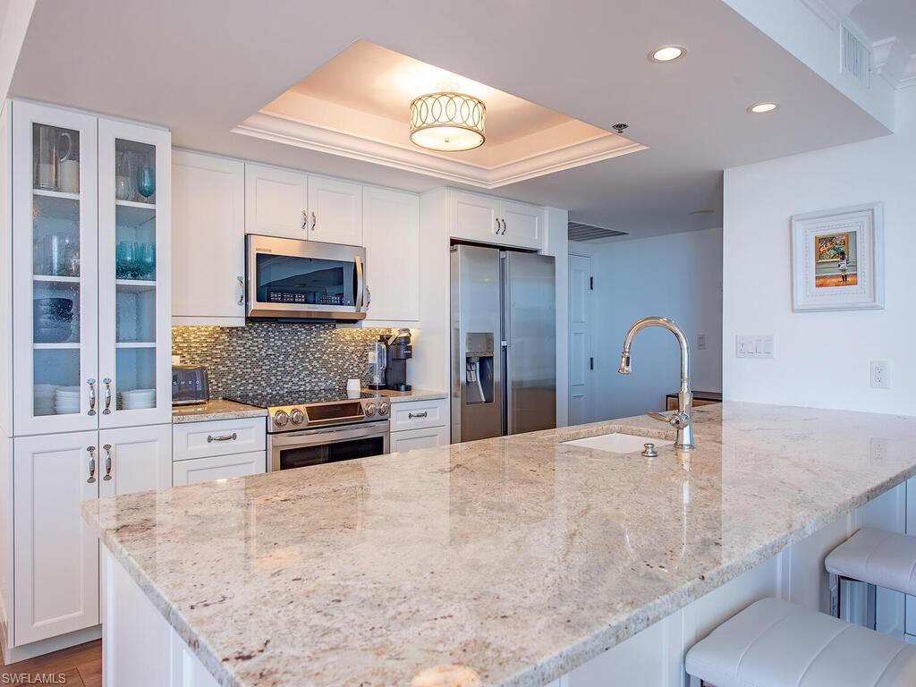 6585 Nicholas BLVD 1102