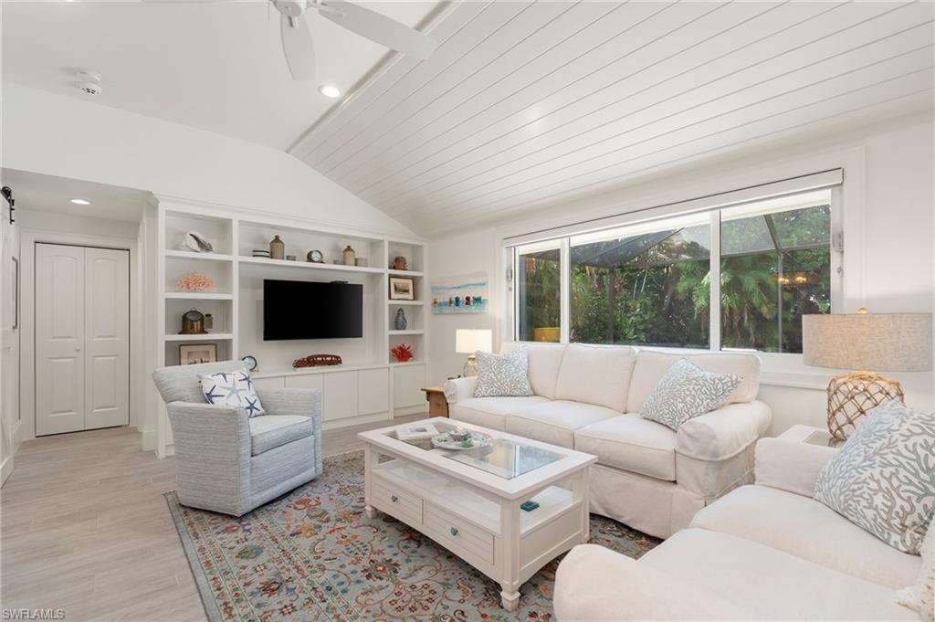 571 Neapolitan LN