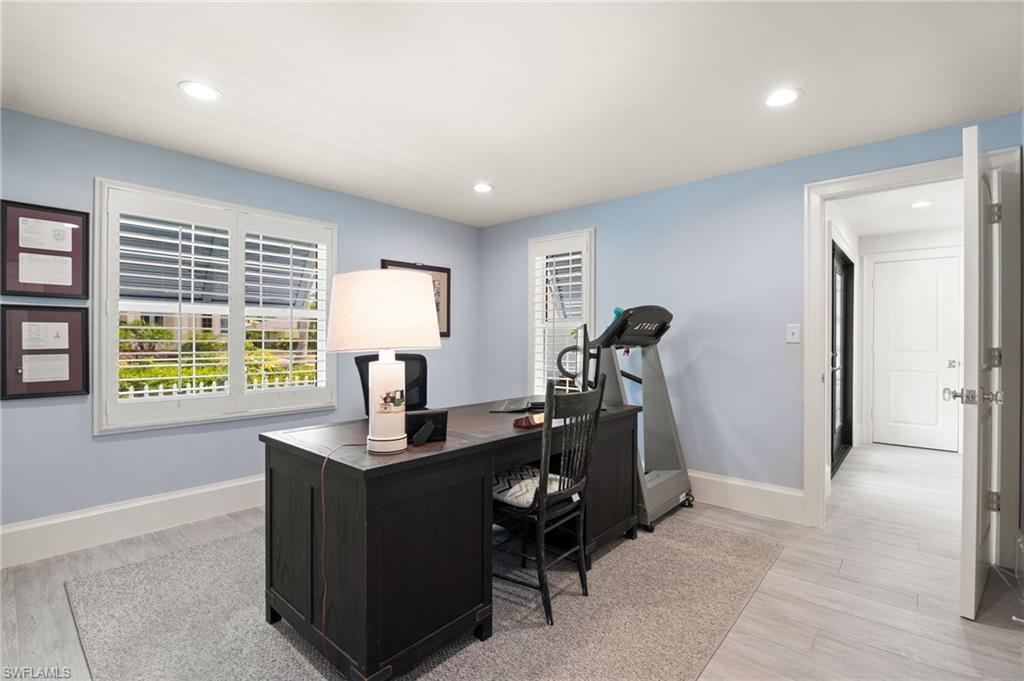571 Neapolitan LN