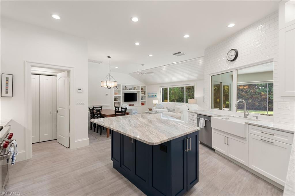 571 Neapolitan LN