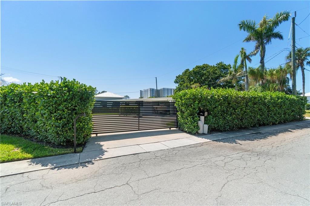2180 Harbor LN