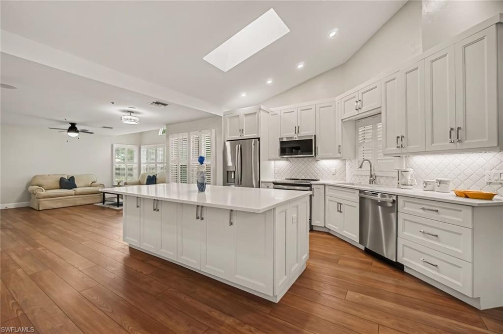 579 Park Shore DR W I1