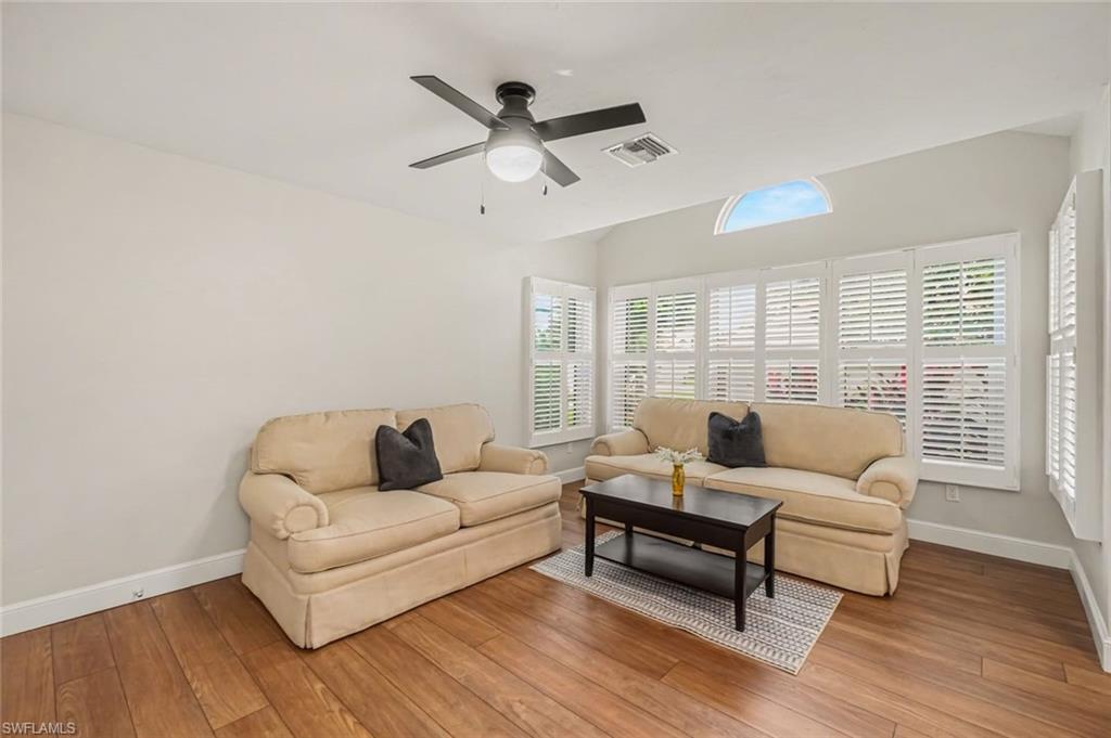 579 Park Shore DR W I1