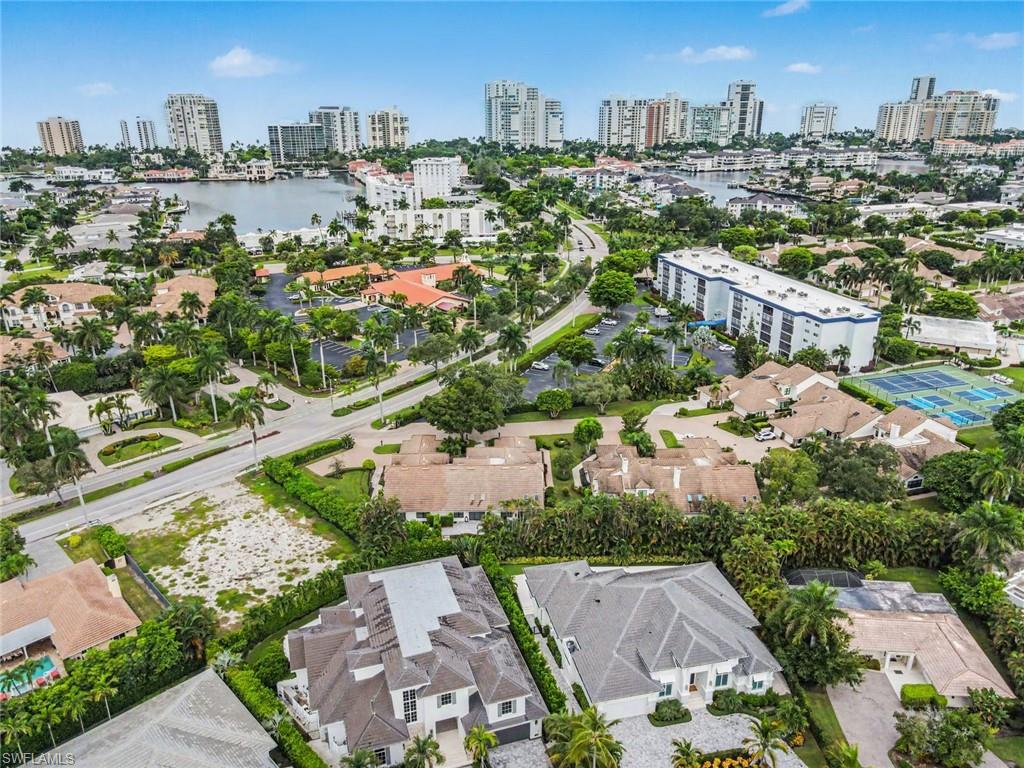579 Park Shore DR W I1