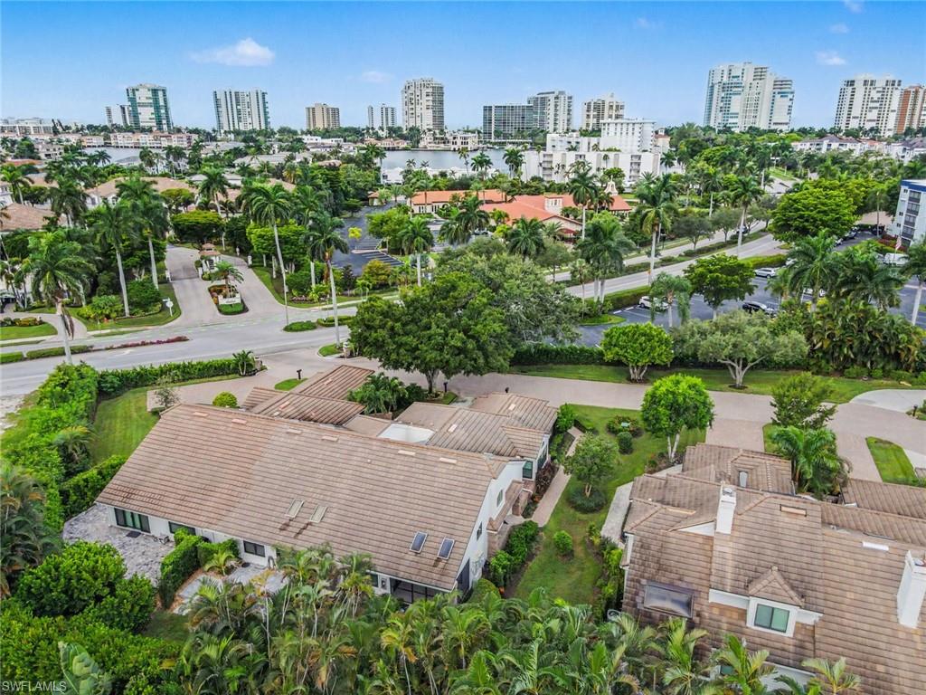 579 Park Shore DR W I1