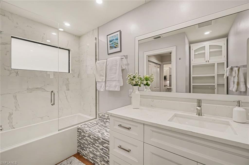 579 Park Shore DR W I1