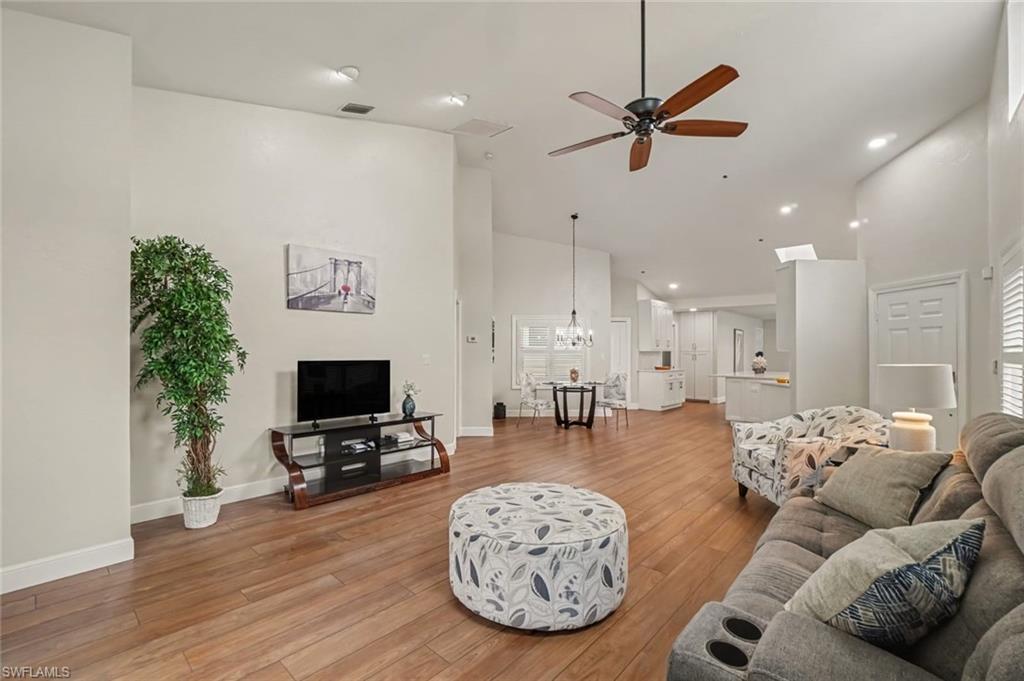 579 Park Shore DR W I1