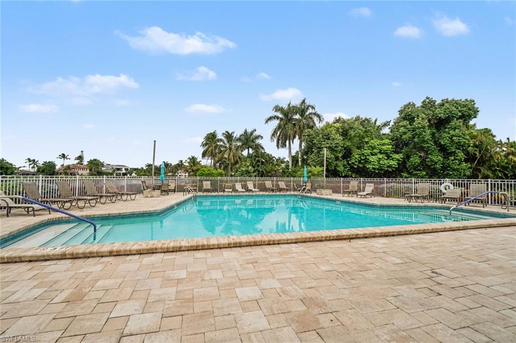 579 Park Shore DR W I1