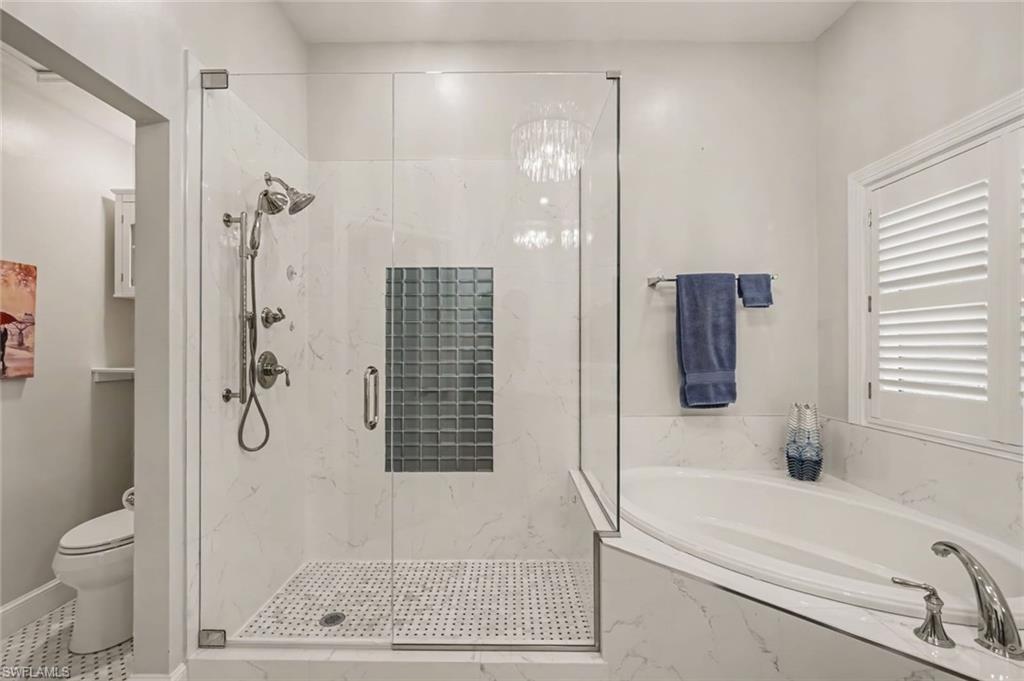 579 Park Shore DR W I1