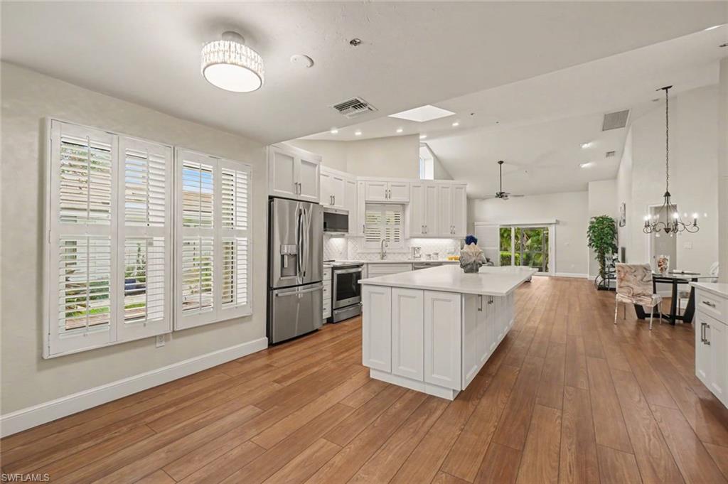 579 Park Shore DR W I1