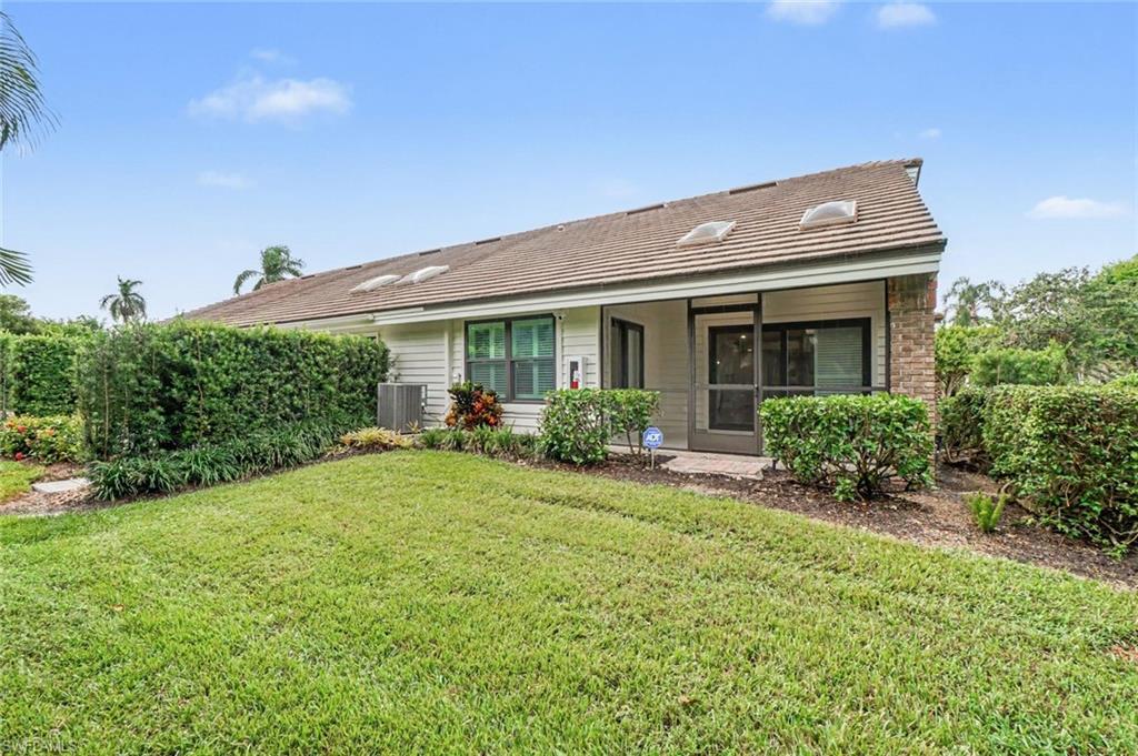 579 Park Shore DR W I1