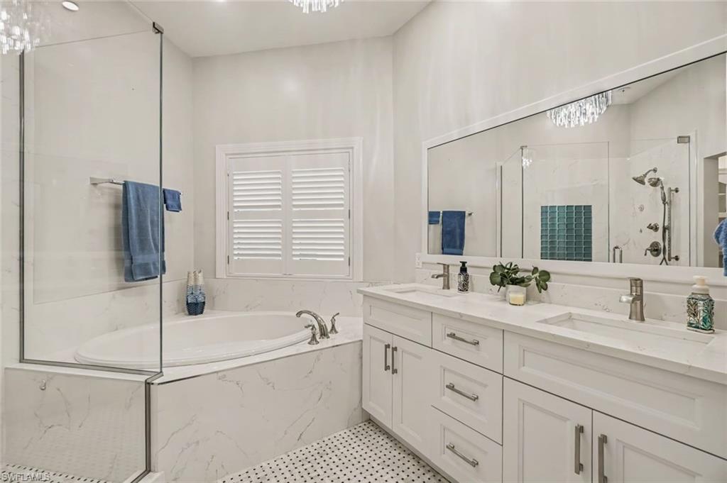 579 Park Shore DR W I1