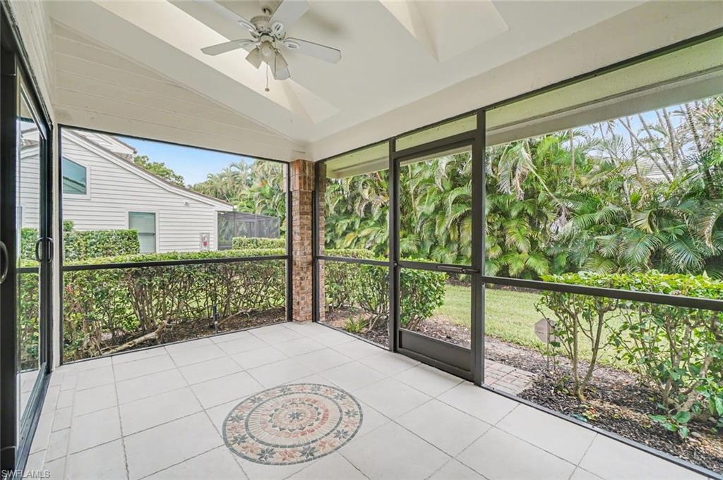 579 Park Shore DR W I1