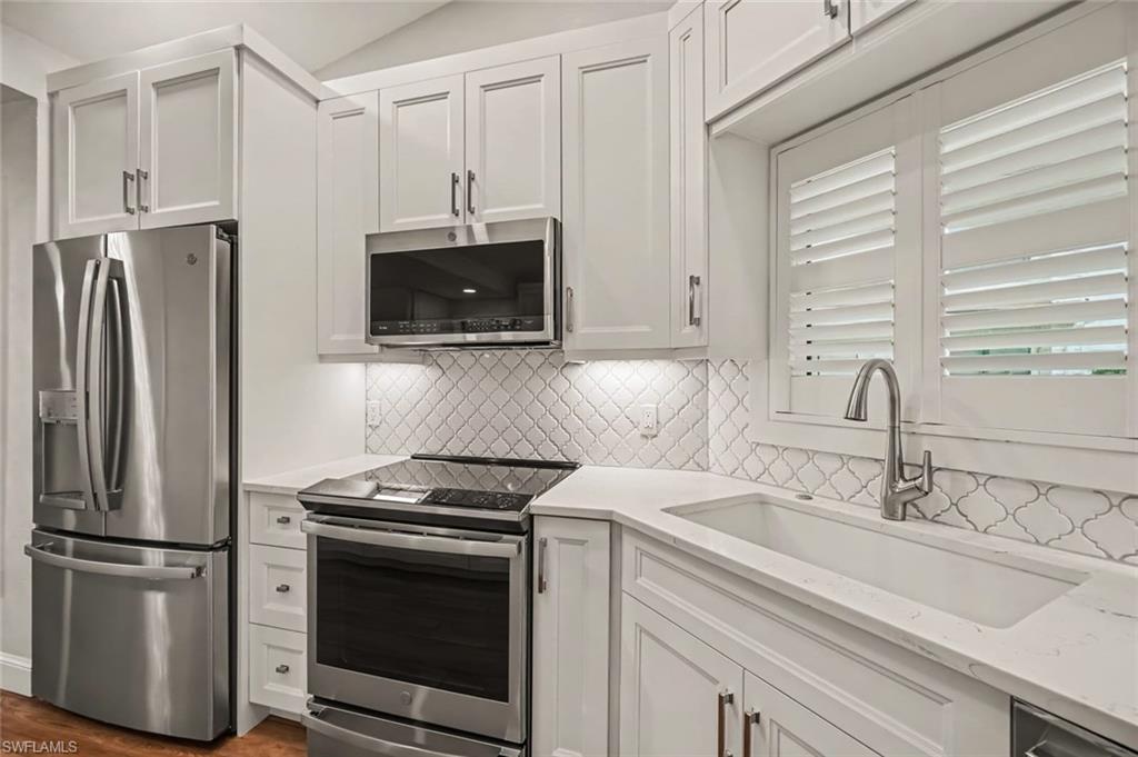 579 Park Shore DR W I1