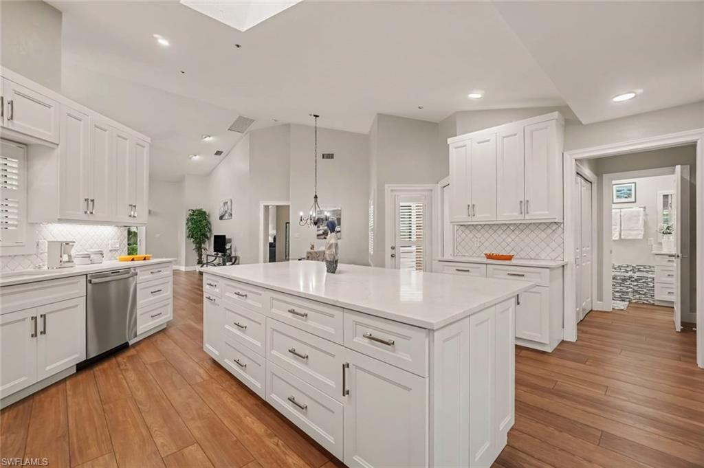 579 Park Shore DR W I1