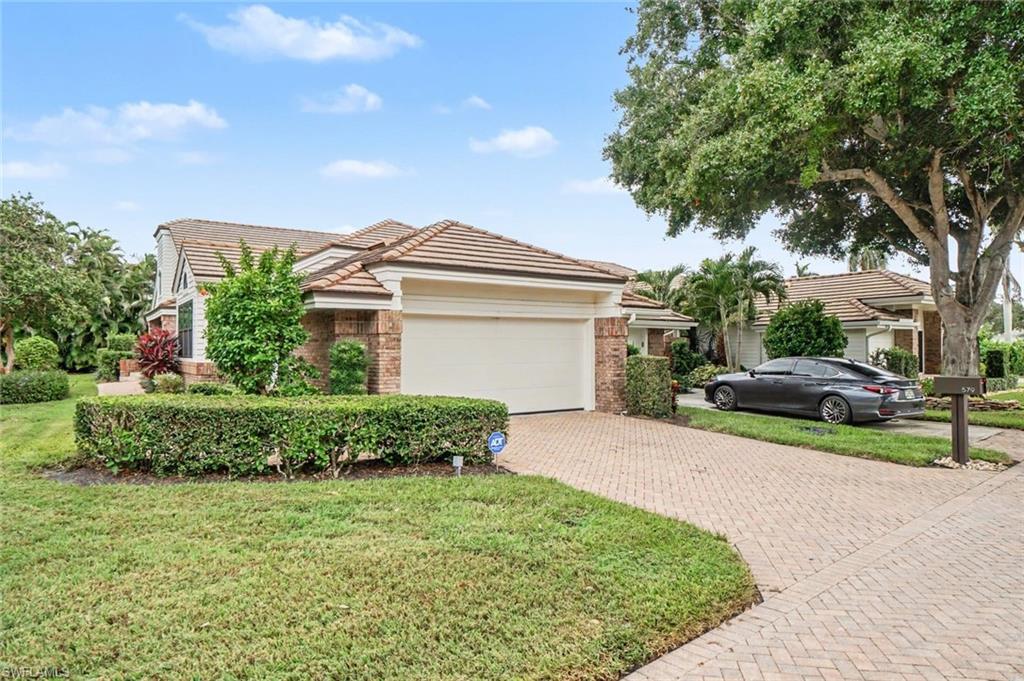 579 Park Shore DR W I1