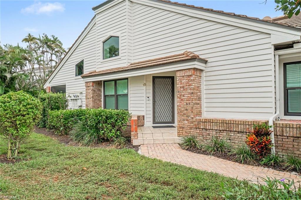 579 Park Shore DR W I1
