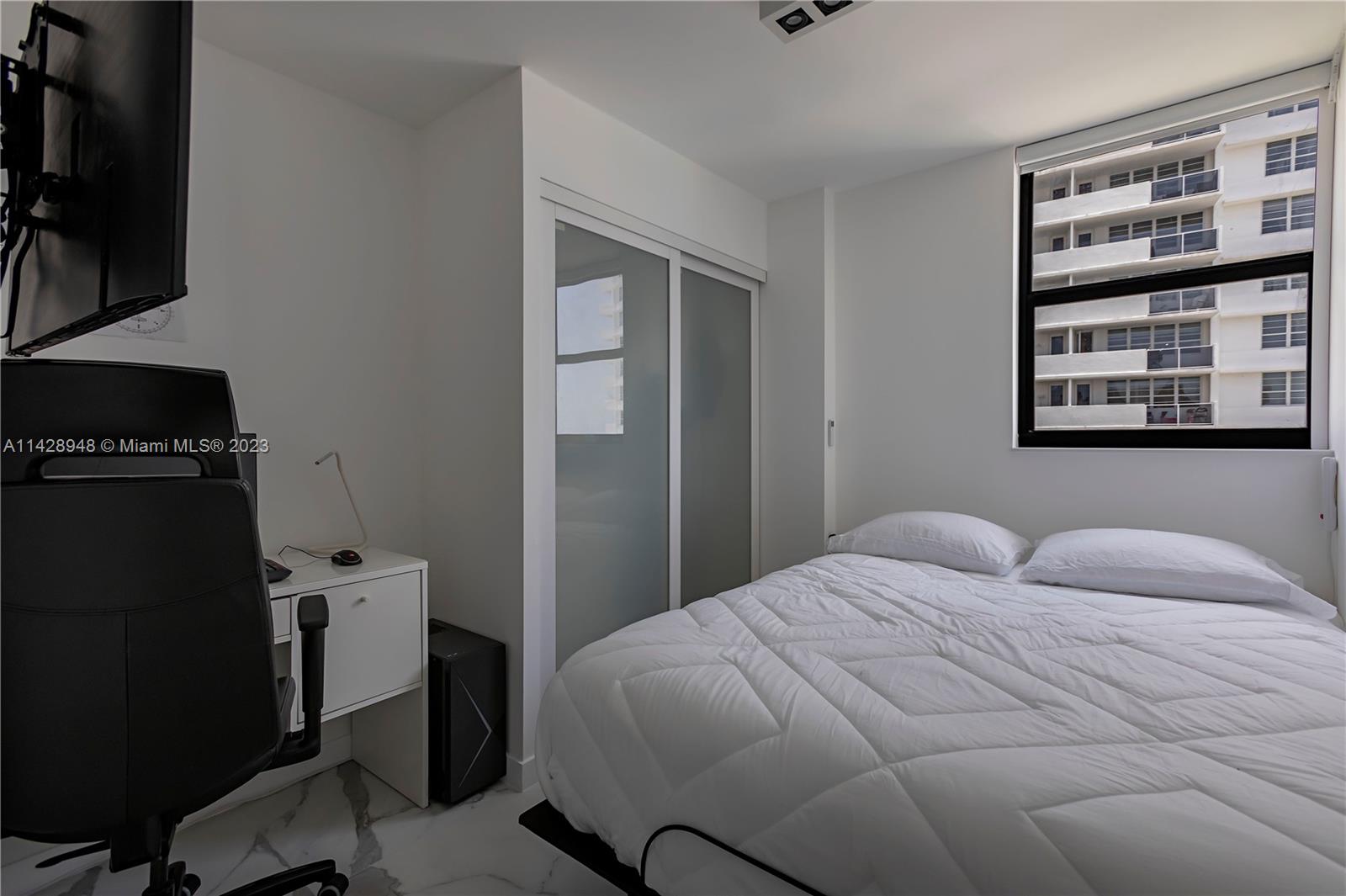 1623 Collins Ave # 915