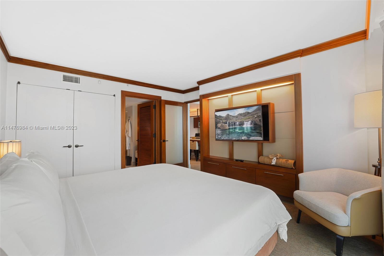 6801 Collins Ave # 517