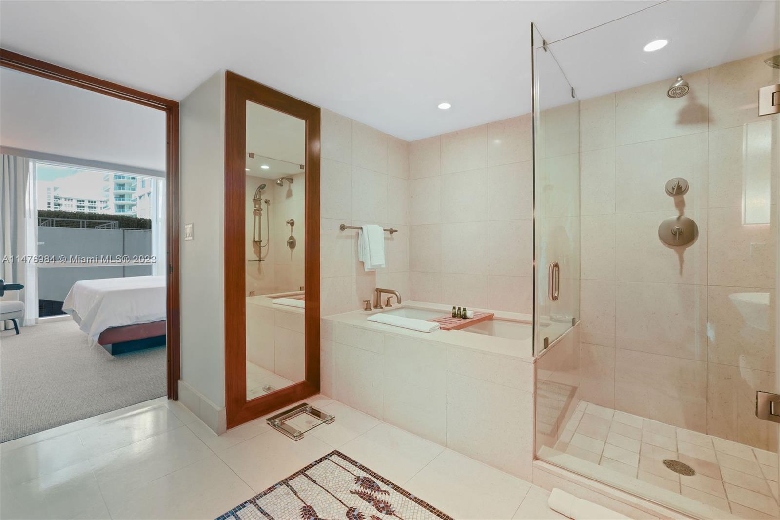 6801 Collins Ave # 517