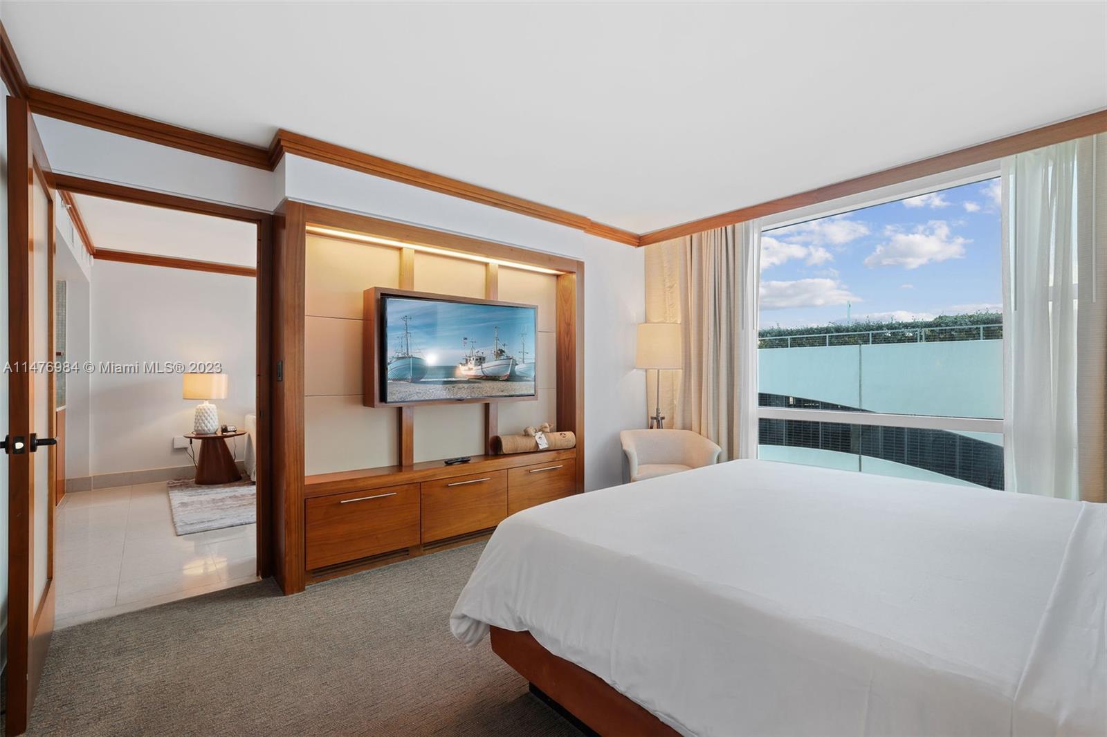 6801 Collins Ave # 517
